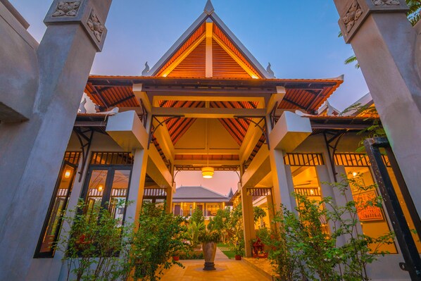 Front of property - evening/night - Angkor Angel Boutique Villa (Siem Reap)