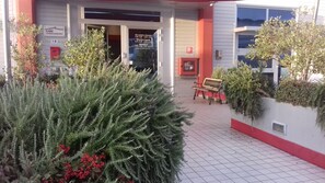 Front of property - Easy Space (Bientina)