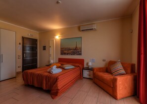 In-room safe, free WiFi, wheelchair access - Easy Space (Bientina)