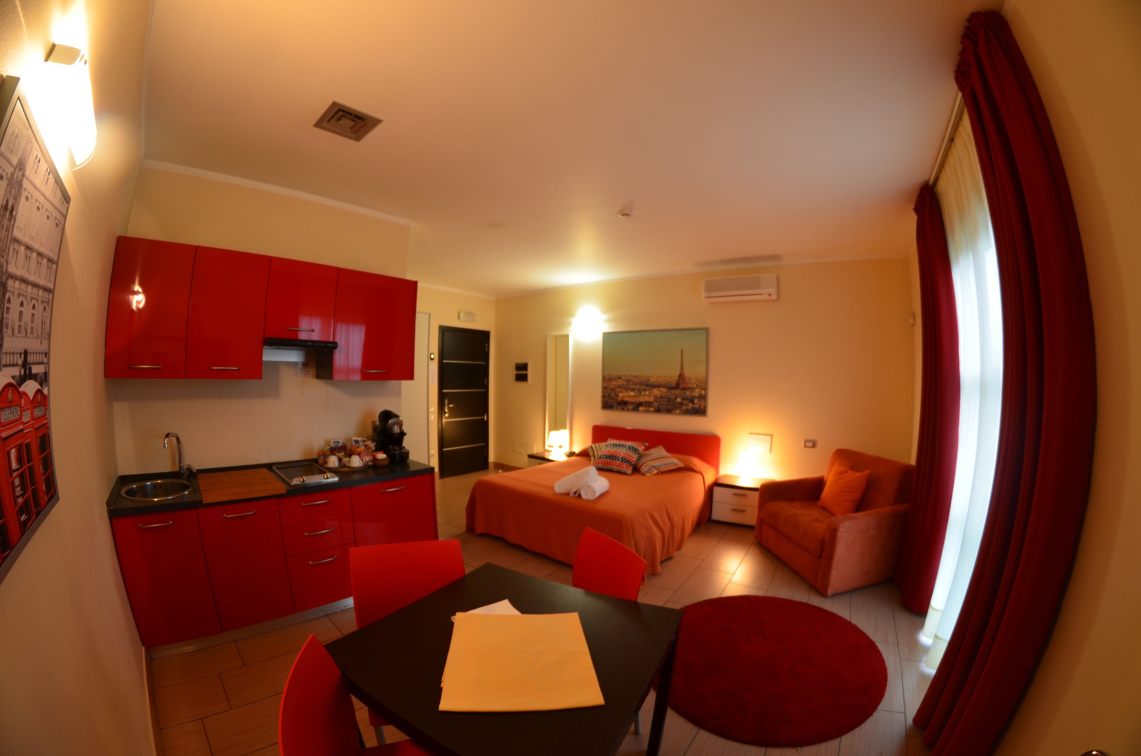 Brankas, Wi-Fi gratis, dan dapat diakses tamu berkursi roda