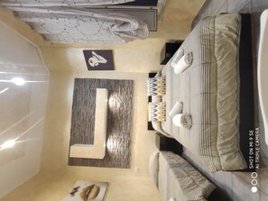 雙人房 | 獨特裝潢、布置獨特、書桌、折疊床/加床