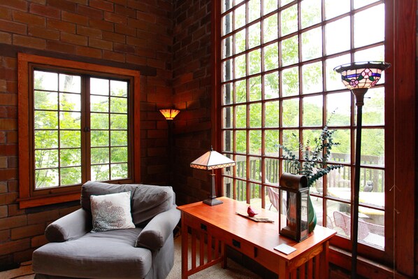 Cabin, 4 Bedrooms, Balcony, River View | Living area | Flat-screen TV, fireplace
