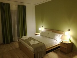 Ropa de cama de alta calidad y escritorio 