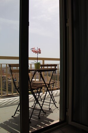 舒适双人房, 阳台, 山谷景观 (Private External Bathroom) | 高档床上用品、办公桌、笔记本电脑工作区、熨斗/熨板