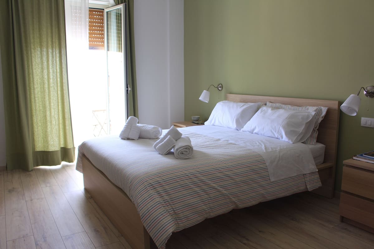 Habitación Confort doble, balcón, vistas al valle (Private External Bathroom) | Ropa de cama de alta calidad y escritorio