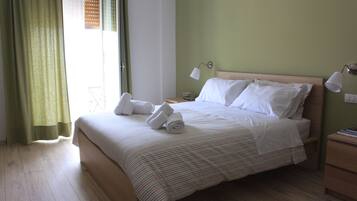 Comfort-Doppelzimmer, Balkon, Talblick (Private External Bathroom) | Hochwertige Bettwaren, Schreibtisch, laptopgeeigneter Arbeitsplatz