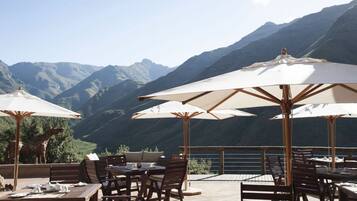 2 間餐廳,供應早餐