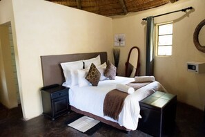 Basic Chalet, 1 Bedroom, Fireplace | 1 bedroom, in-room safe, desk, cribs (free)