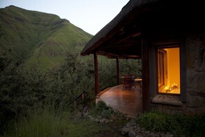 Mountain Chalet Twin (5 Star) | Bathroom | Separate tub and shower, deep soaking tub, free toiletries, hair dryer