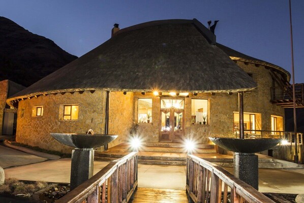 Exterior - Maliba Lodge Mountain Chalet (Butha Buthe)