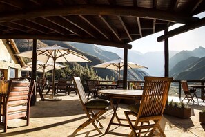 2 restaurantes: opção de café da manhã, almoço e jantar