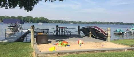 Casa de campo, 3 habitaciones, junto al lago | Muelle