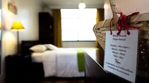 In-room safe, free WiFi, bed sheets - La Rosario Hotel (Quito)