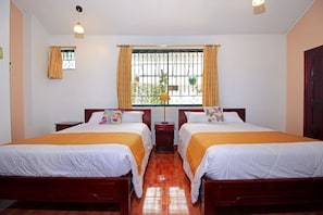In-room safe, free WiFi, bed sheets - La Rosario Hotel (Quito)