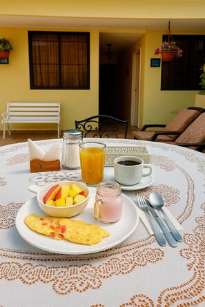 Breakfast meal - La Rosario Hotel (Quito)