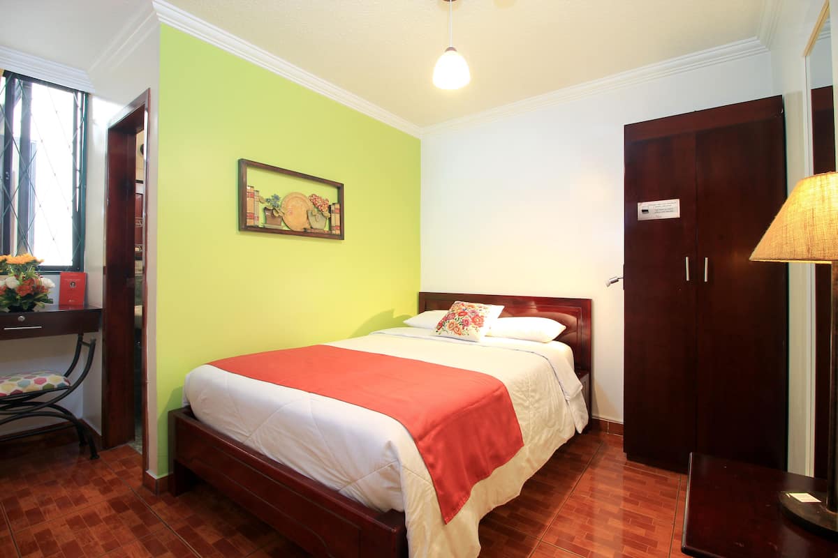 In-room safe, free WiFi, bed sheets