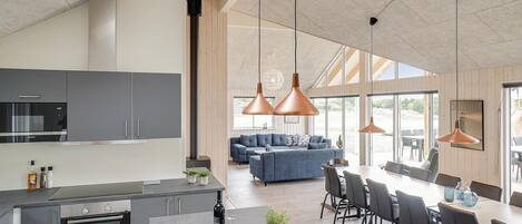 Réfrigérateur, plaque de cuisson, lave-vaisselle, cafetière/bouilloire