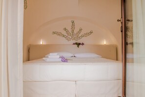 Frette Italian sheets, premium bedding, down comforters, pillowtop beds - Dimora dell'Osanna (Carovigno)