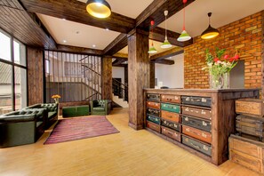 Reception - Olive Hotel Bishkek (Bishkek)