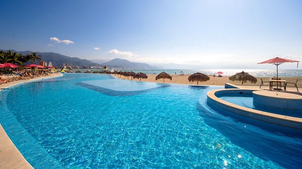 Outdoor pool, an infinity pool