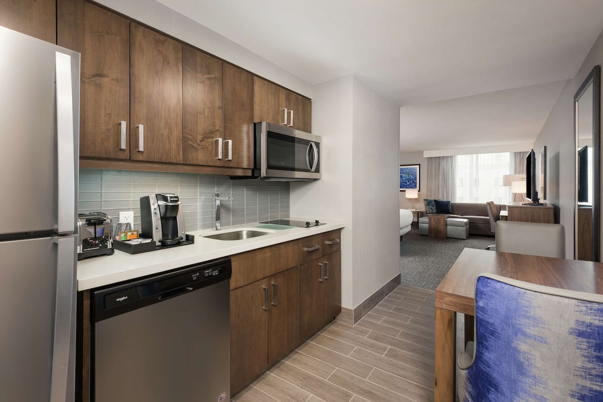 fridge, microwave, stovetop, dishwasher