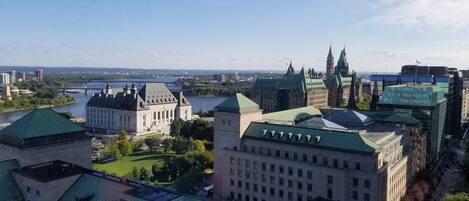 A cityscape with prominent historical buildings, a river, and a bridge.