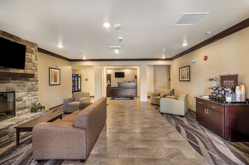 Cobblestone Hotel & Suites - Victor