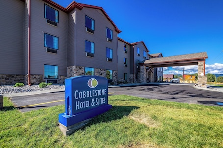 Exterior. Cobblestone Hotel & Suites - Victor