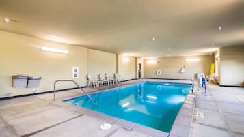 Indoor pool, pool loungers