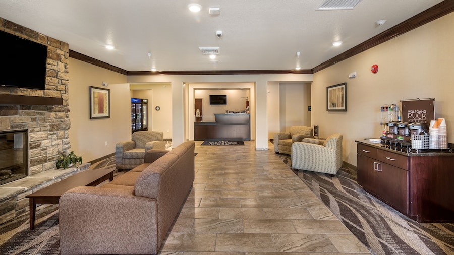 Cobblestone Hotel & Suites - Victor
