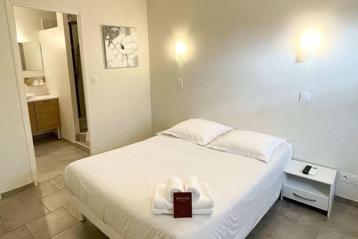 Comfort Room | Premium bedding, desk, laptop workspace, soundproofing