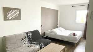Business Room | Premium bedding, desk, laptop workspace, soundproofing - Hotel NEMO (Sauvagnon)