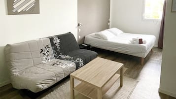 Business Room | 1 bedroom, premium bedding, desk, laptop workspace