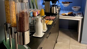 Daily buffet breakfast for a fee - Hotel NEMO (Sauvagnon)