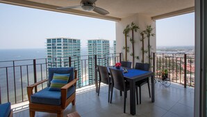 Condo | Hiên