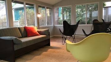 Cottage trung tâm thành phố, 2 phòng ngủ, bồn tắm nước nóng | Hiên