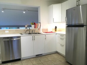 City cottage, 2 slaapkamers, hot tub | Privékeuken | Een koelkast, een magnetron, een koffiezetapparaat/waterkoker