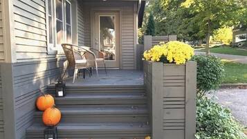 Cottage trung tâm thành phố, 2 phòng ngủ, bồn tắm nước nóng | Lối vào nơi lưu trú