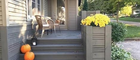 City Cottage, 2 Bedrooms, Hot Tub | Property entrance