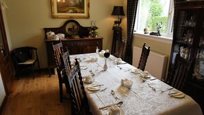 Breakfast area - Hawthorn Cottages B&B (Oban)