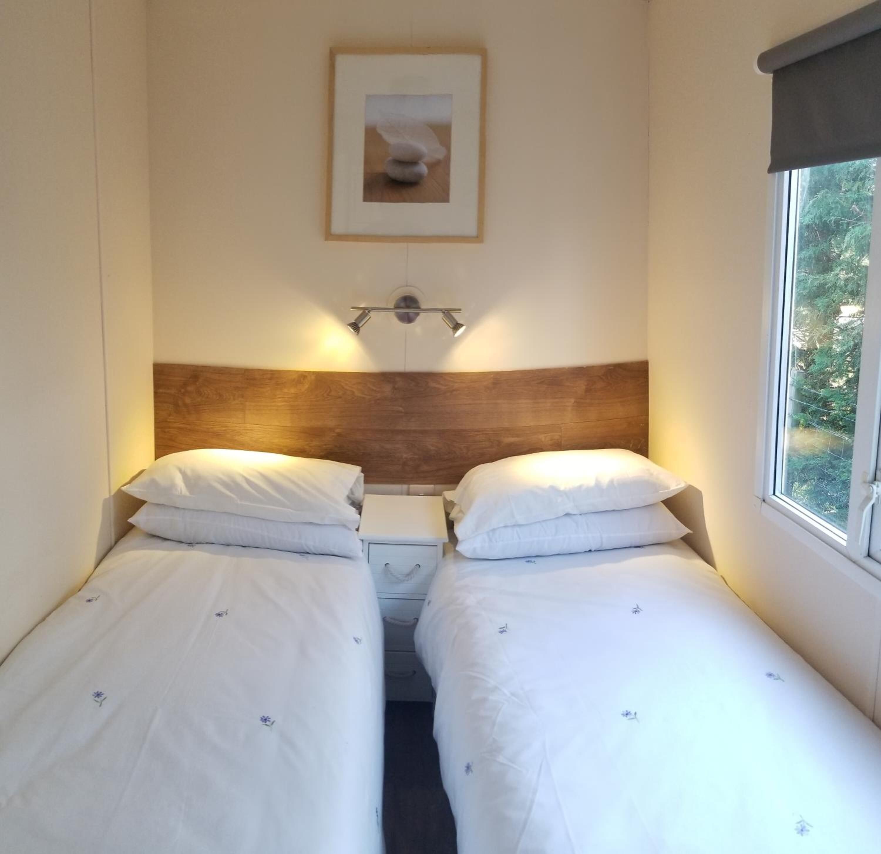 Comfort-asuntovaunu, 2 makuuhuonetta, näköala mäelle, vuorten lähellä | Yksilöllisesti kalustettu, ilmainen Wi-Fi, vuodevaatteet