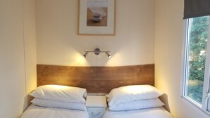 Comfort Mobile Home, 2 Bedrooms, Hill View, Mountainside - Hawthorn Cottages B&B (Oban)