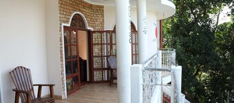 Unique View Hotel - Hostel