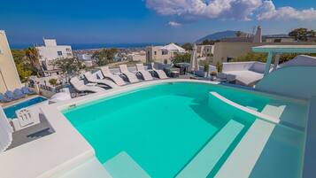 AuĂenpool, LiegestĂŒhle