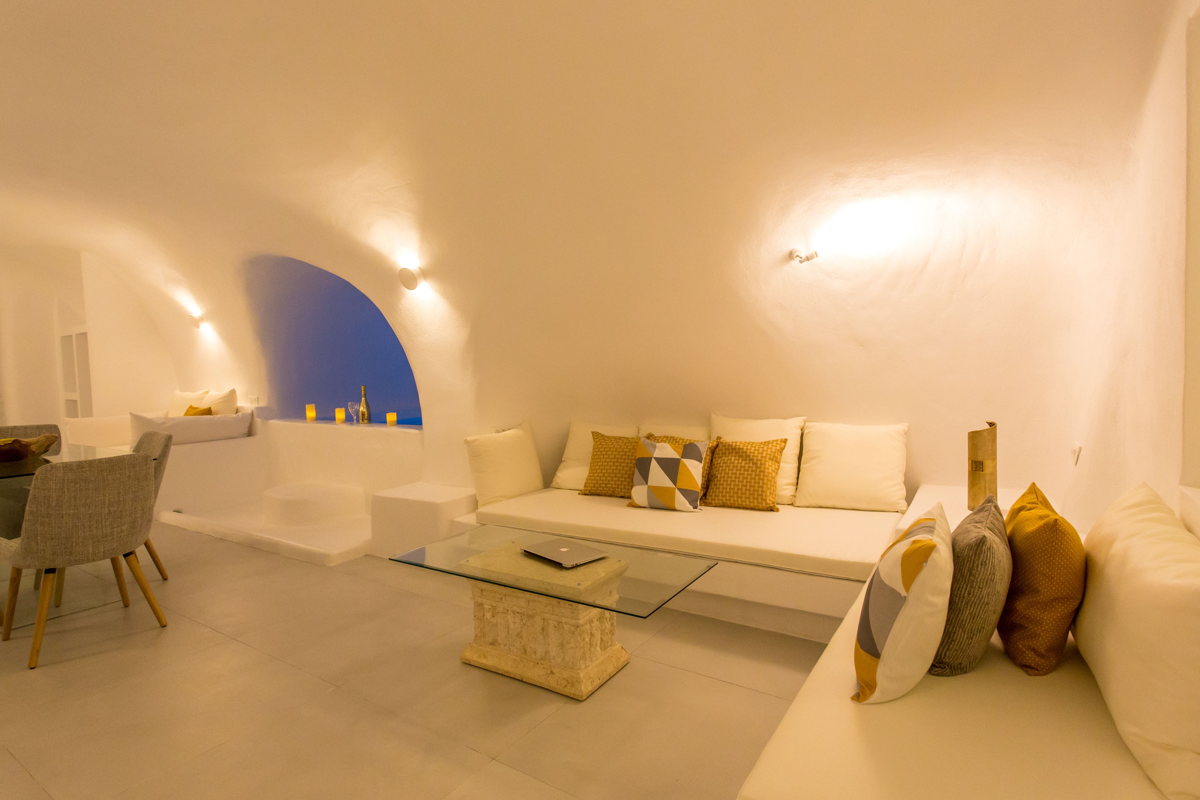 20-inch flat-screen TV with premium TV channels, TV, Netflix