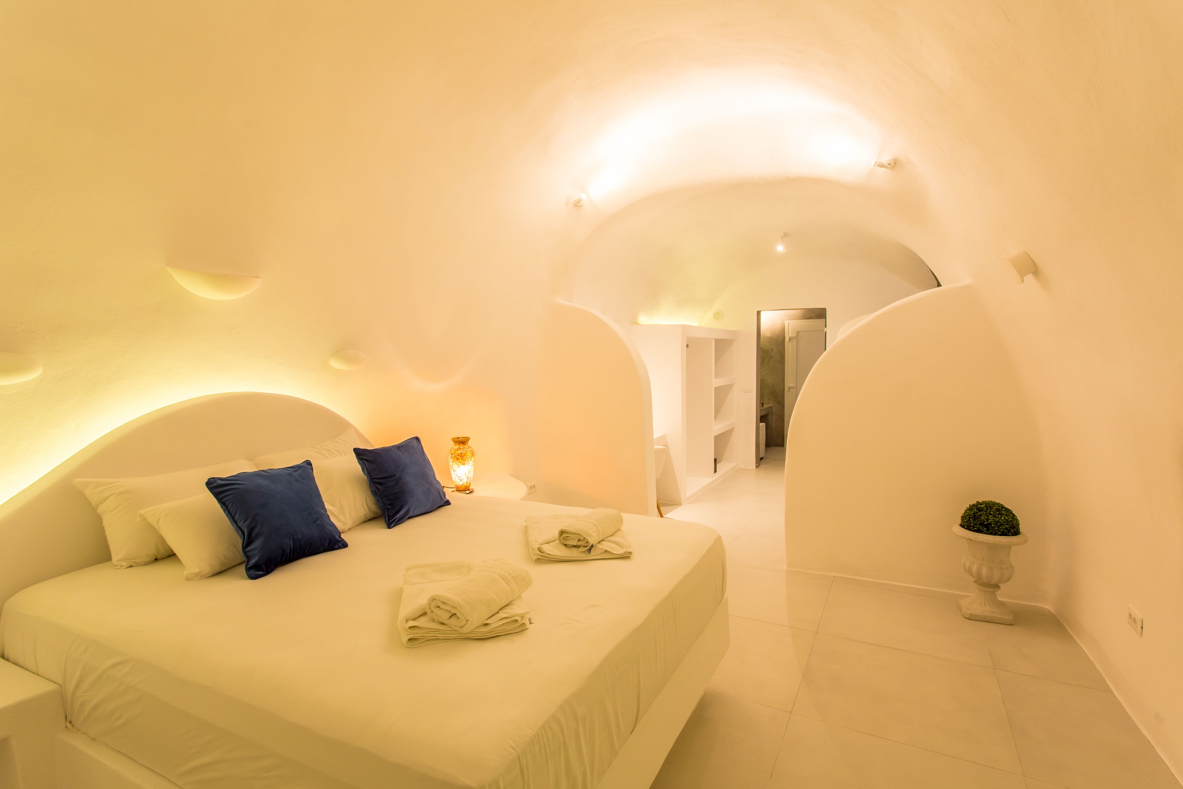 Grand Apartment, 2 Bedrooms, Hot Tub | 1 bedroom, minibar, in-room safe, desk