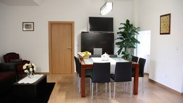 Deluxe-Apartment, 1 Schlafzimmer | Wohnbereich