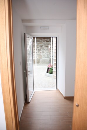 Standard Apartment, 1 Bedroom, Patio, Courtyard Area | Living area | Flat-screen TV - Pátio da Caetana (Almeida)