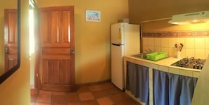 Standard Studio Suite, 1 Double Bed | Private kitchen