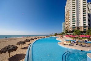 Outdoor pool, an infinity pool